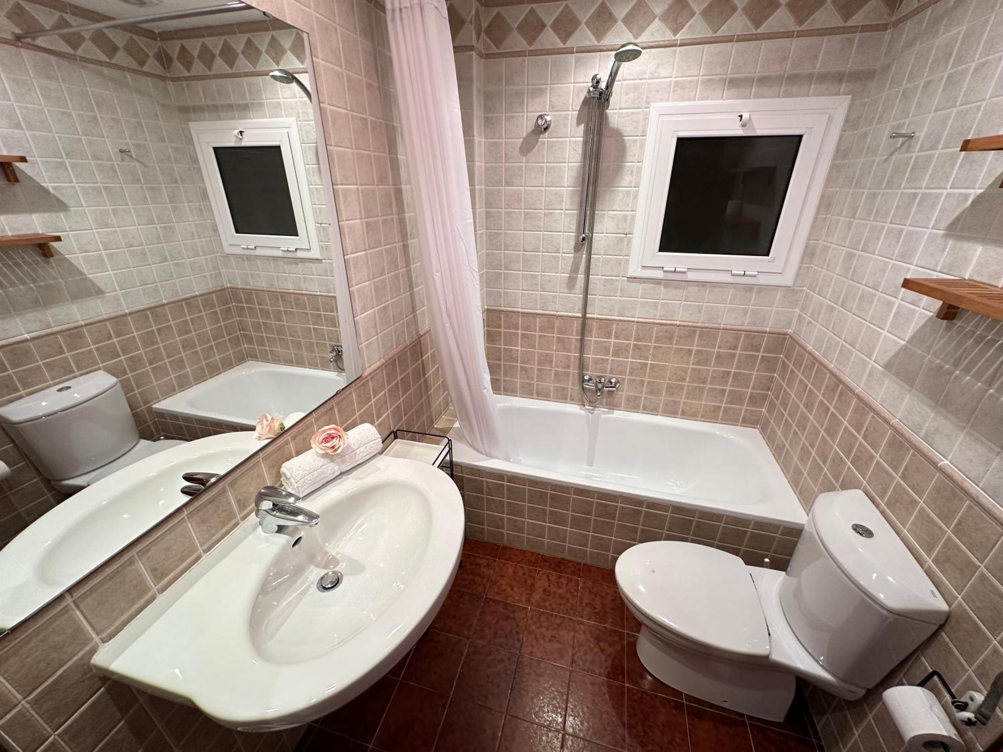 Agi Llotja Plazza Apartment Roses Luaran gambar